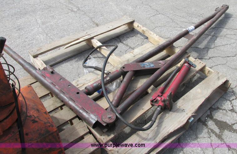 image for item F5247 (2) cranes