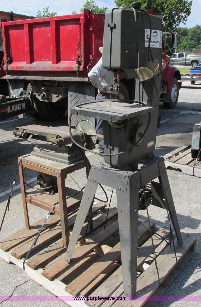 image for item F5252 Assorted tools