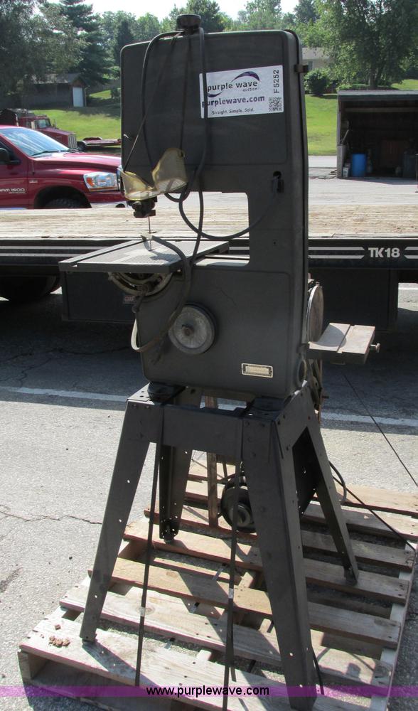 image for item F5252 Assorted tools