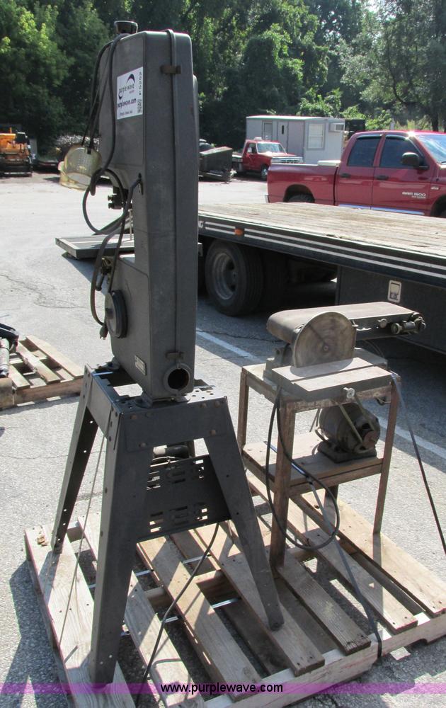 image for item F5252 Assorted tools