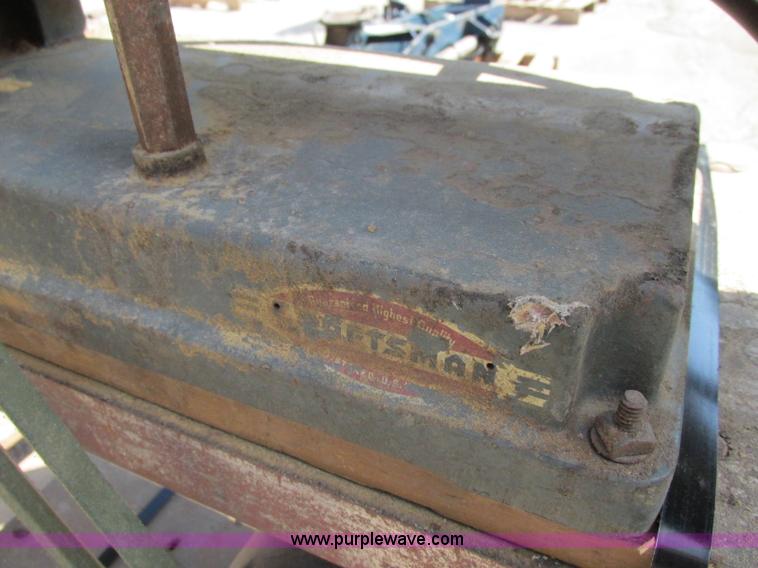 image for item F5252 Assorted tools