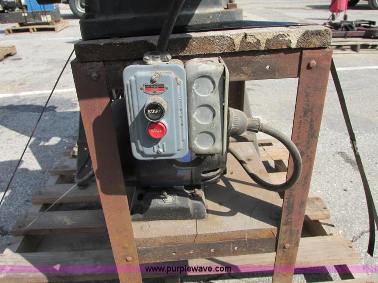 image for item F5252 Assorted tools