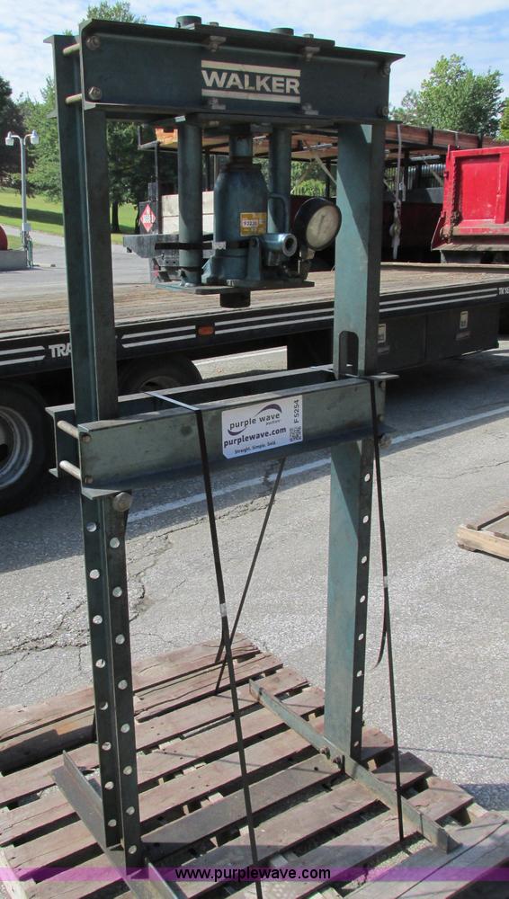 image for item F5254 Walker 15 ton shop press