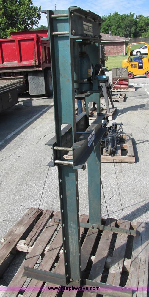 image for item F5254 Walker 15 ton shop press