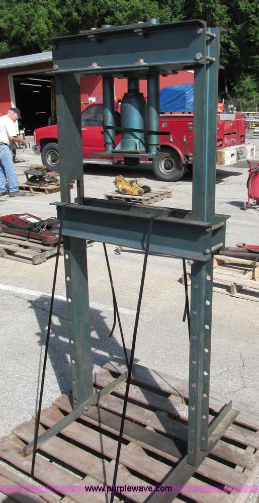 image for item F5254 Walker 15 ton shop press