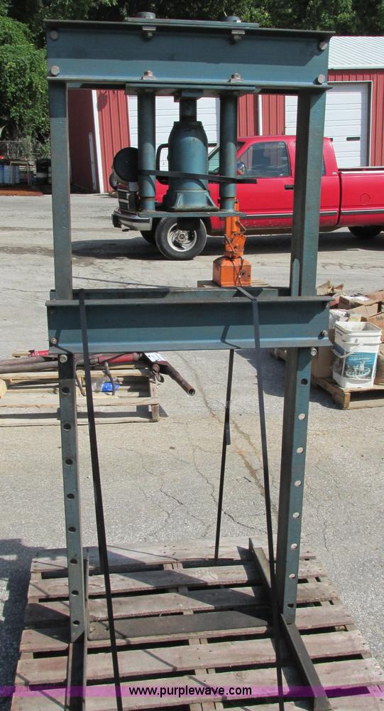 image for item F5254 Walker 15 ton shop press