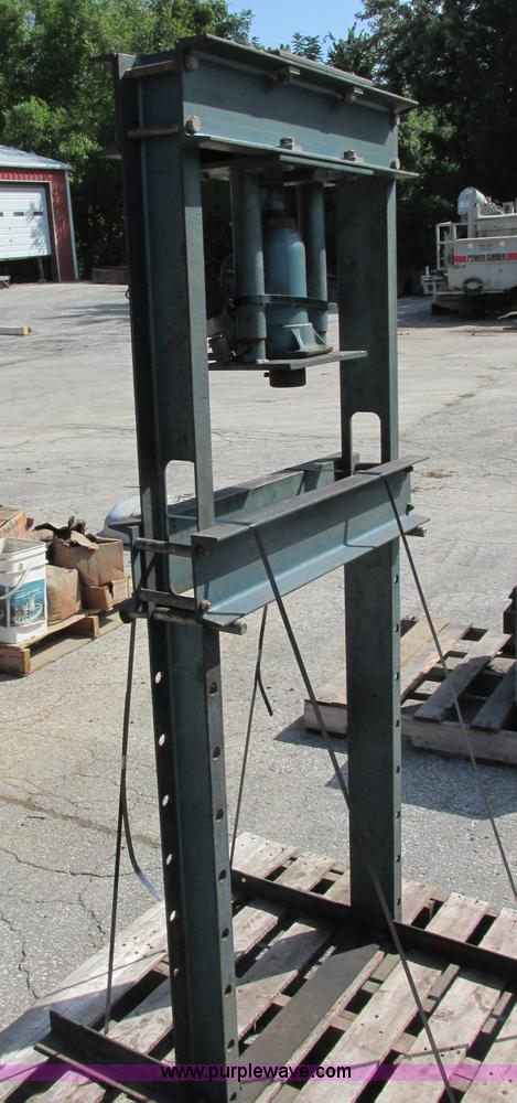 image for item F5254 Walker 15 ton shop press