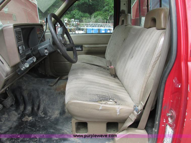image for item F5258 1993 Chevrolet Cheyenne 2500 service truck