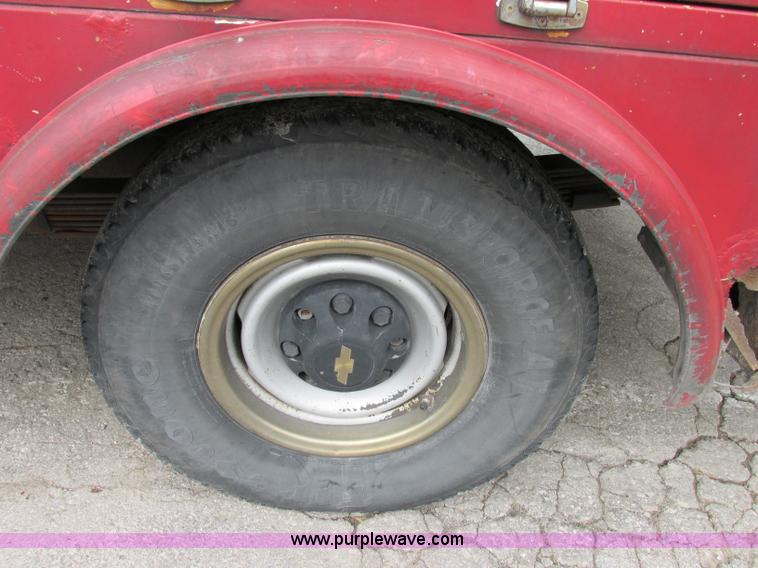 image for item F5258 1993 Chevrolet Cheyenne 2500 service truck