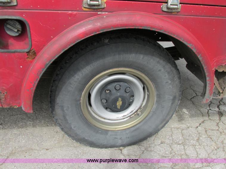 image for item F5258 1993 Chevrolet Cheyenne 2500 service truck