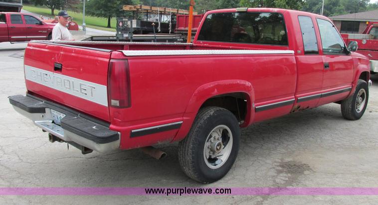 image for item F5259 1993 Chevrolet Silverado 2500 Ext. Cab pickup truck