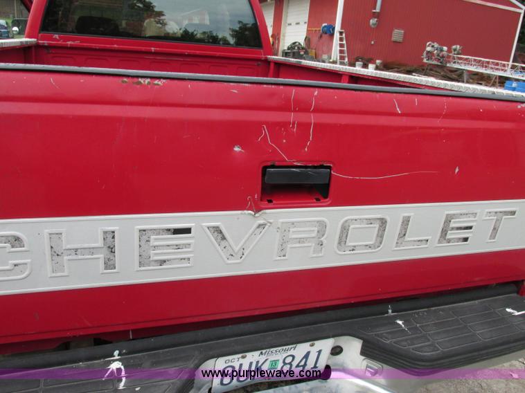image for item F5259 1993 Chevrolet Silverado 2500 Ext. Cab pickup truck