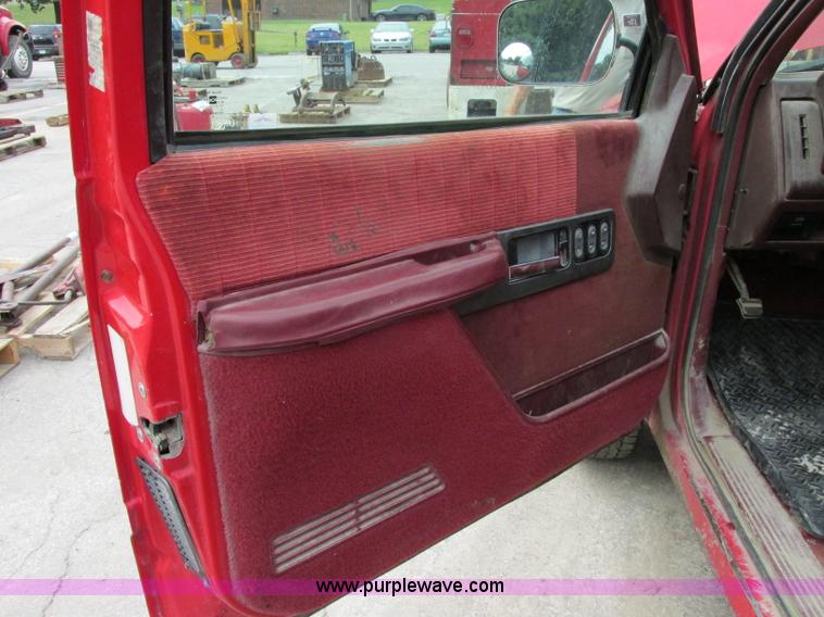 image for item F5259 1993 Chevrolet Silverado 2500 Ext. Cab pickup truck