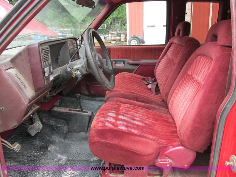 image for item F5259 1993 Chevrolet Silverado 2500 Ext. Cab pickup truck