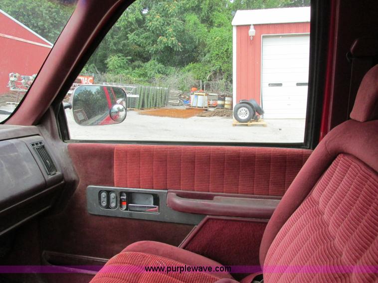 image for item F5259 1993 Chevrolet Silverado 2500 Ext. Cab pickup truck