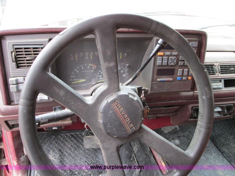image for item F5259 1993 Chevrolet Silverado 2500 Ext. Cab pickup truck