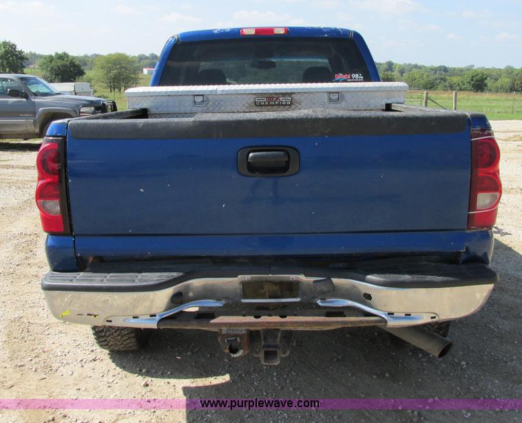image for item F5282 2003 Chevrolet Silverado 2500HD LS Z71 Ext. Cab pickup truck