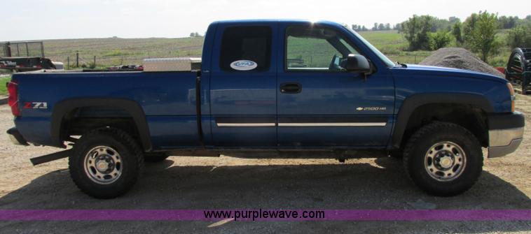 image for item F5282 2003 Chevrolet Silverado 2500HD LS Z71 Ext. Cab pickup truck
