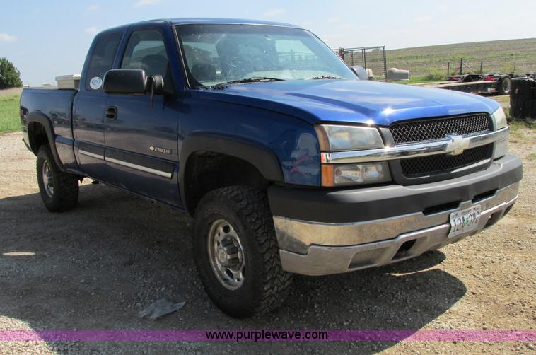 image for item F5282 2003 Chevrolet Silverado 2500HD LS Z71 Ext. Cab pickup truck