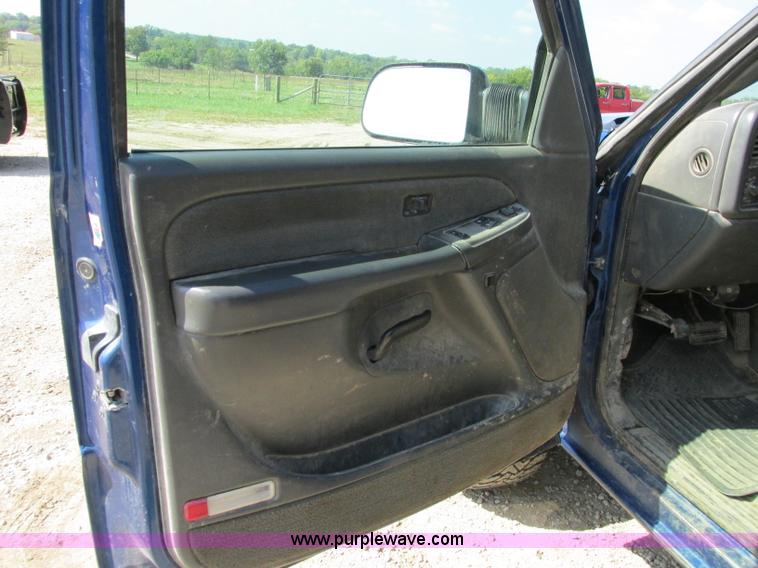 image for item F5282 2003 Chevrolet Silverado 2500HD LS Z71 Ext. Cab pickup truck