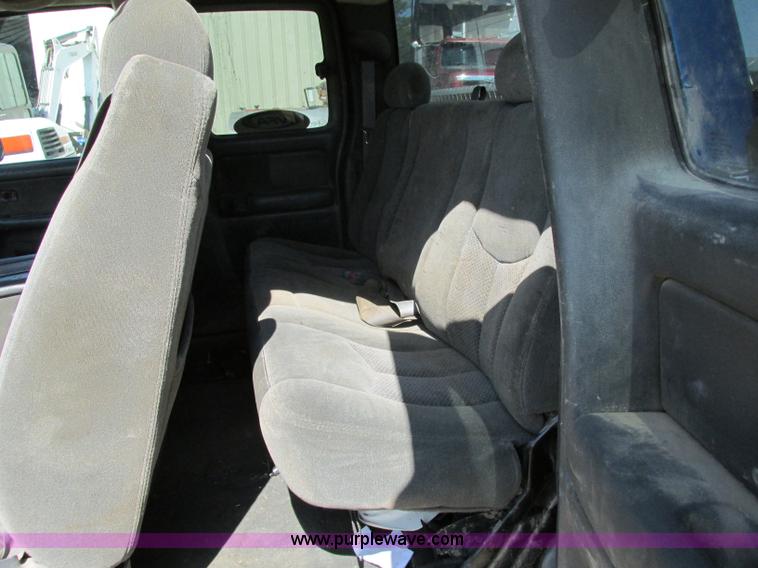 image for item F5282 2003 Chevrolet Silverado 2500HD LS Z71 Ext. Cab pickup truck