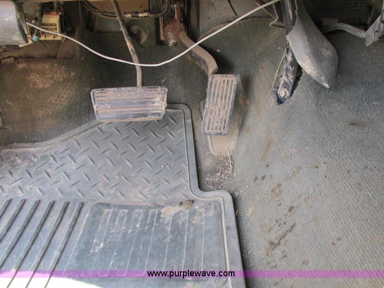 image for item F5282 2003 Chevrolet Silverado 2500HD LS Z71 Ext. Cab pickup truck