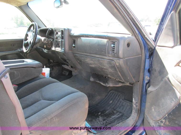 image for item F5282 2003 Chevrolet Silverado 2500HD LS Z71 Ext. Cab pickup truck