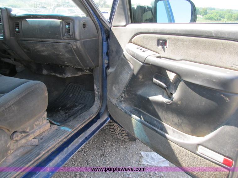 image for item F5282 2003 Chevrolet Silverado 2500HD LS Z71 Ext. Cab pickup truck