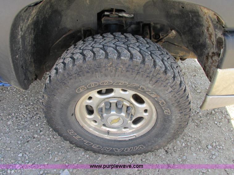 image for item F5282 2003 Chevrolet Silverado 2500HD LS Z71 Ext. Cab pickup truck