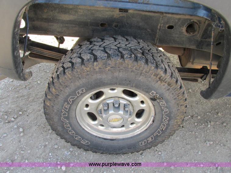 image for item F5282 2003 Chevrolet Silverado 2500HD LS Z71 Ext. Cab pickup truck