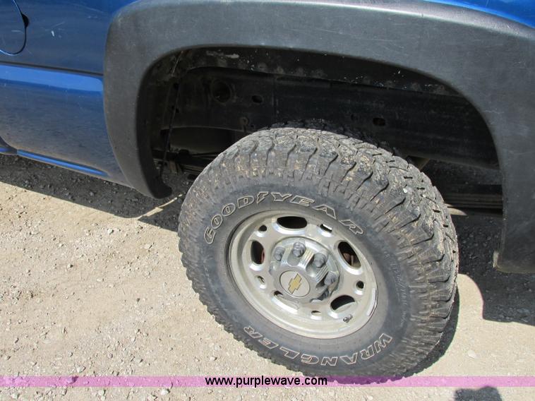 image for item F5282 2003 Chevrolet Silverado 2500HD LS Z71 Ext. Cab pickup truck