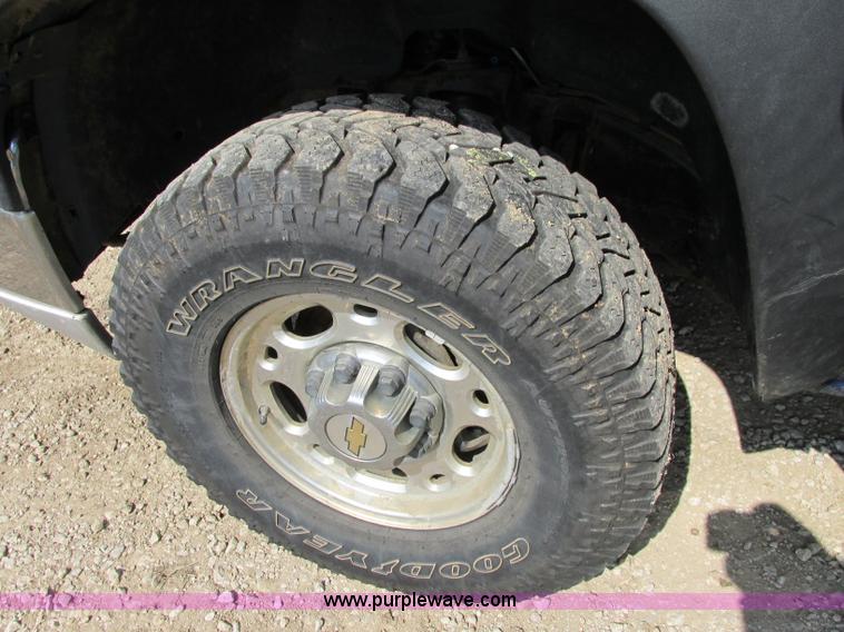 image for item F5282 2003 Chevrolet Silverado 2500HD LS Z71 Ext. Cab pickup truck