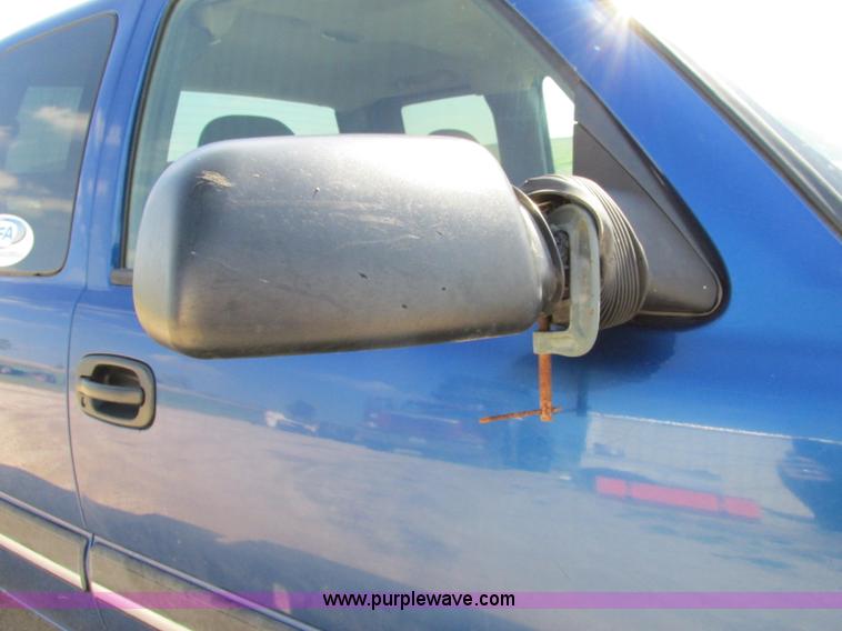 image for item F5282 2003 Chevrolet Silverado 2500HD LS Z71 Ext. Cab pickup truck