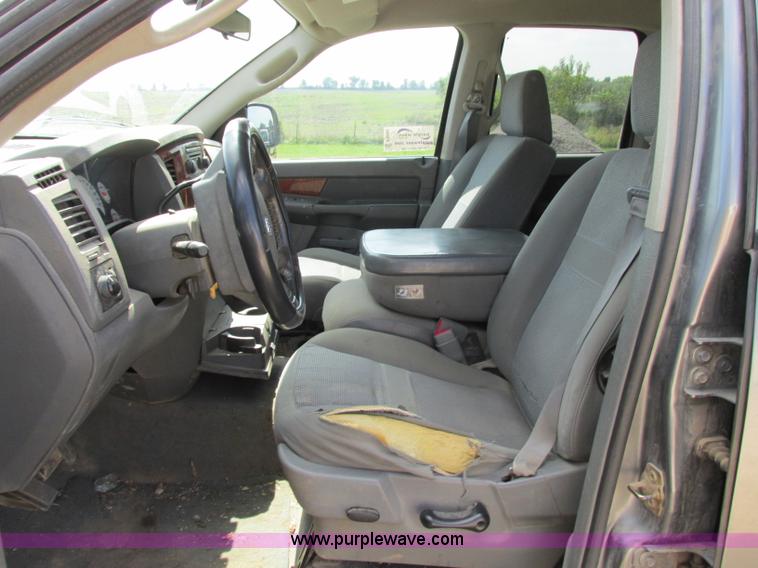 image for item F5284 2006 Dodge Ram 1500 Quad Cab pickup truck