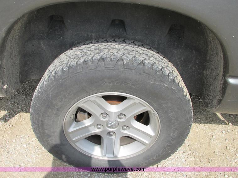 image for item F5284 2006 Dodge Ram 1500 Quad Cab pickup truck