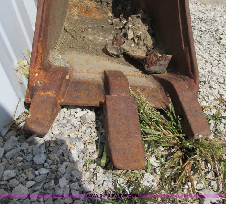 image for item F5285 John Deere 310 backhoe bucket