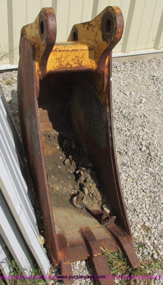 John Deere 310 backhoe bucket in Peculiar, MO Item F5285 sold