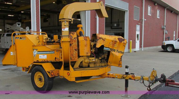 image for item F5299 Vermeer 1250 wood chipper