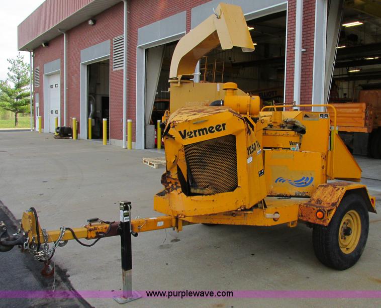 image for item F5299 Vermeer 1250 wood chipper