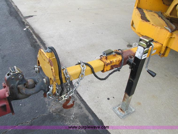 image for item F5299 Vermeer 1250 wood chipper