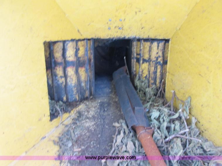 image for item F5299 Vermeer 1250 wood chipper