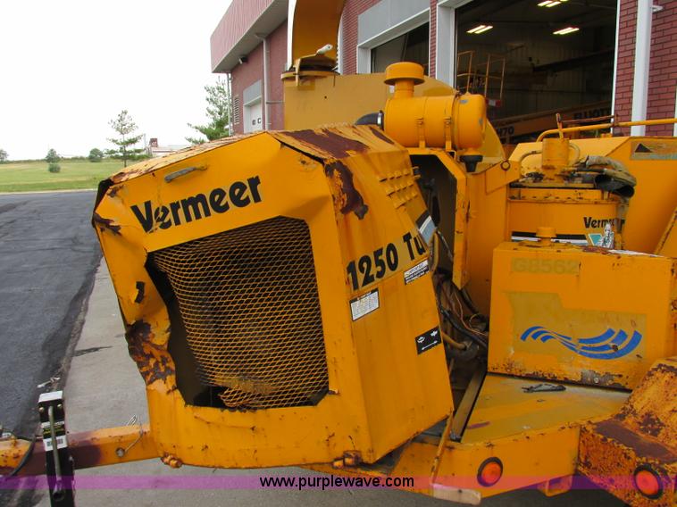 image for item F5299 Vermeer 1250 wood chipper