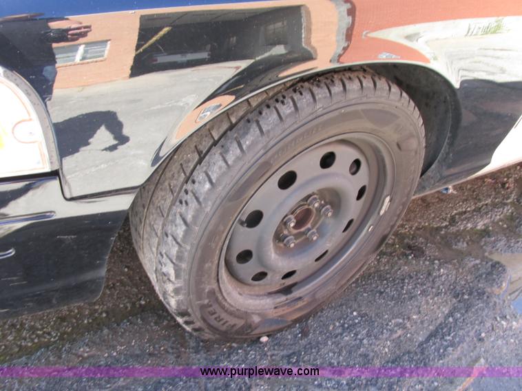 image for item F5309 2010 Ford Crown Victoria Police Interceptor