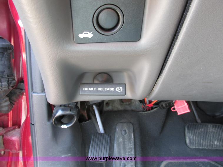 image for item F5311 2002 Ford Taurus SE