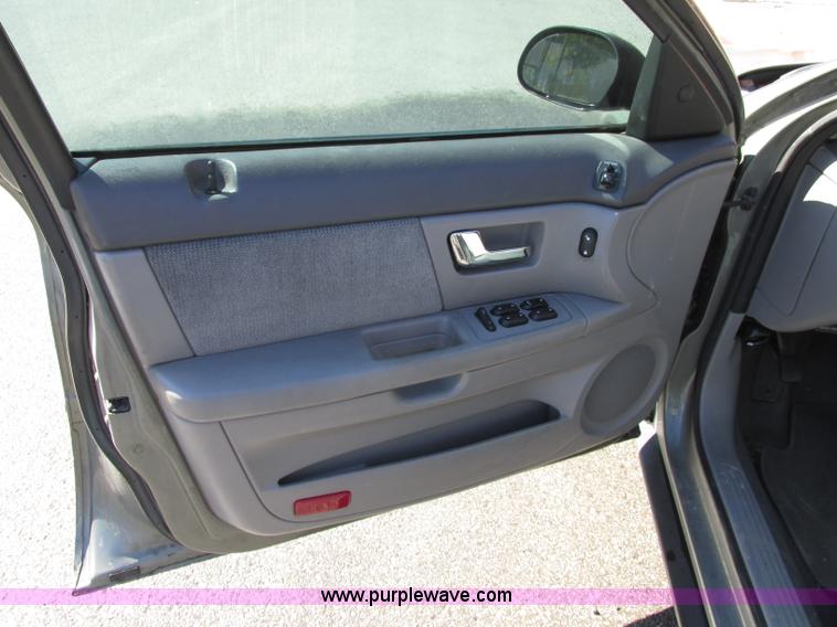 image for item F5313 2001 Ford Taurus SES