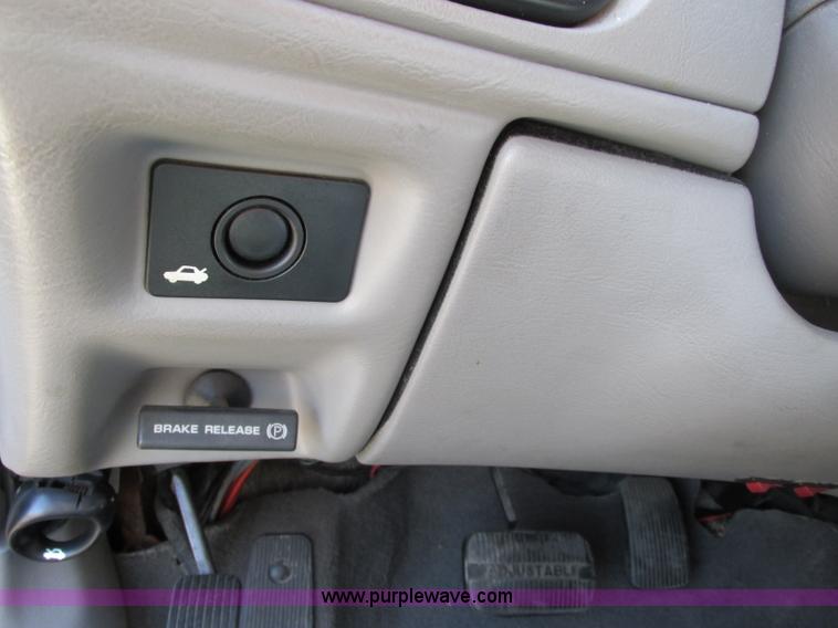 image for item F5313 2001 Ford Taurus SES