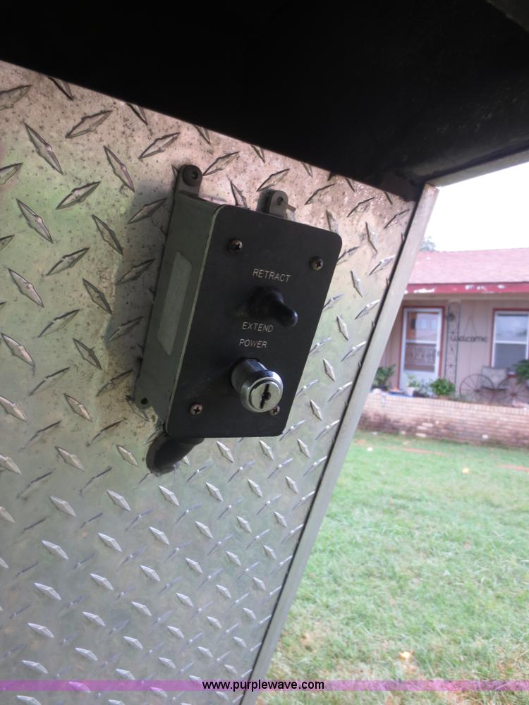 image for item F6658 2008 Vintage 0L844GN enclosed car hauler trailer