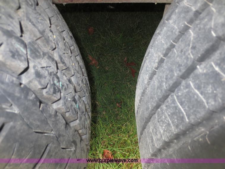 image for item F6658 2008 Vintage 0L844GN enclosed car hauler trailer