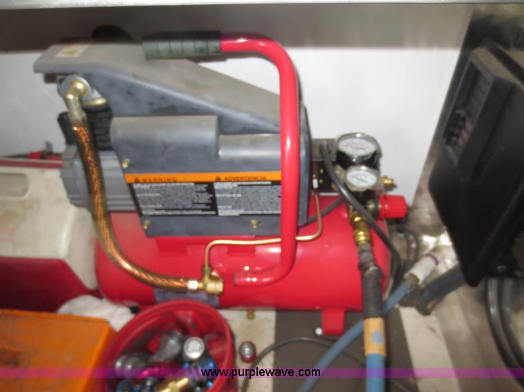 image for item F6658 2008 Vintage 0L844GN enclosed car hauler trailer