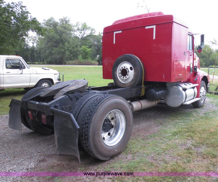 image for item F6660 1998 International 9200 semi truck